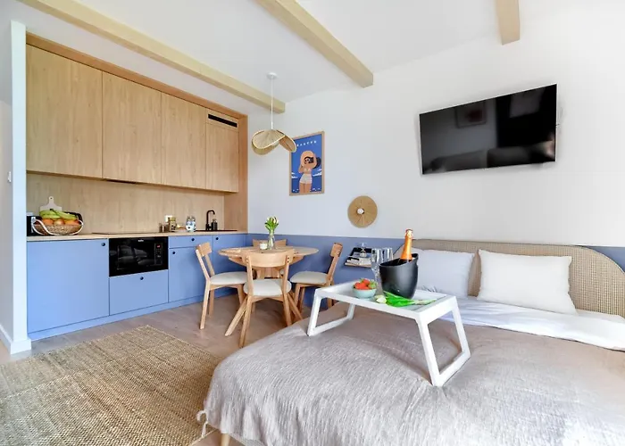 Apartamenty 4 Pory Roku- 200M Plaza, Prywatny Parking