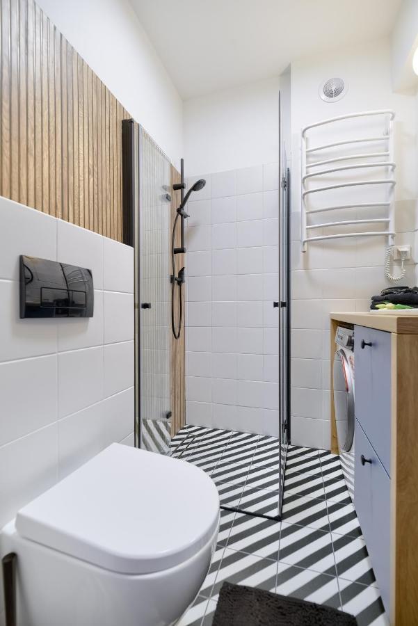 4 Pory Roku- 200m Plaza, Prywatny Parking Apartment Sopot