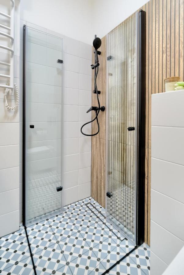 4 Pory Roku- 200m Plaza, Prywatny Parking Apartment Sopot