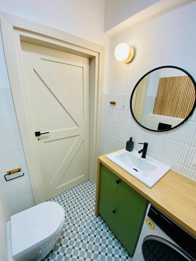 4 Pory Roku- 200m Plaza, Prywatny Parking Apartment